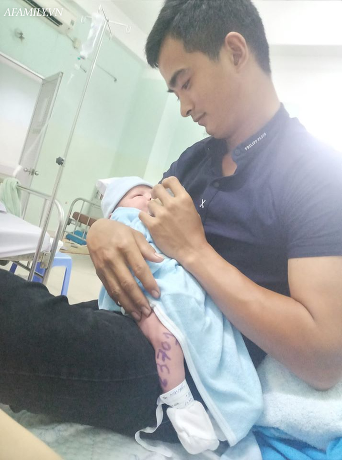 Mẹ trẻ kể lại giây phút hoảng loạn khi hàng chục bác sĩ vây quanh, thuốc mê chưa ngấm đã nghe "Rạch đi, phải cứu lấy đứa bé!" - Ảnh 1. Mẹ trẻ kể lại giây phút hoảng loạn khi hàng chục bác sĩ vây quanh, thuốc mê chưa ngấm đã nghe "Rạch đi, phải cứu lấy đứa bé!" - Ảnh 1.