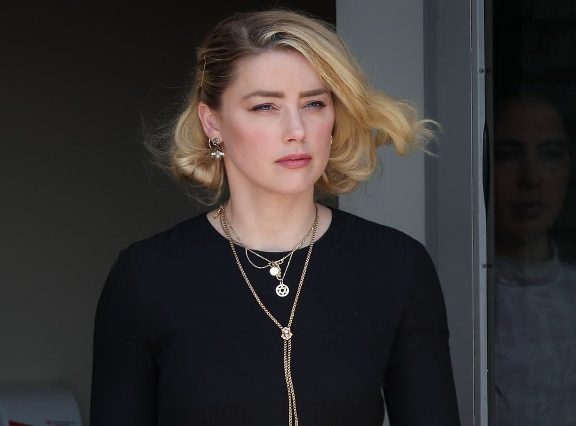 Những người còn ở bên Amber Heard sau vụ kiện triệu USD - 5 Những người còn ở bên Amber Heard sau vụ kiện triệu USD - 5