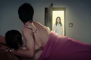 Lỡ miệng tâm sự với chị hàng xóm từng trải, người vợ trẻ khóc ròng vì nhận cái kết đắng