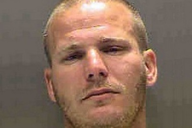 Hy hữu tên trộm bị tóm vì ngủ quên trong khi “hành nghề”