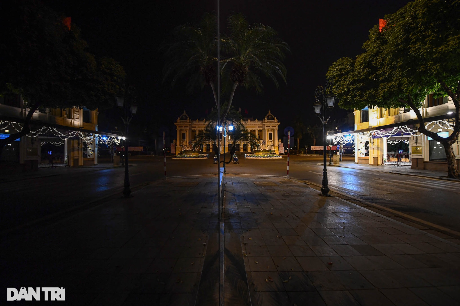 Hà Nội rét đậm, người dân co ro đốt lửa sưởi ấm trên đường phố - 10 Hà Nội rét đậm, người dân co ro đốt lửa sưởi ấm trên đường phố - 10