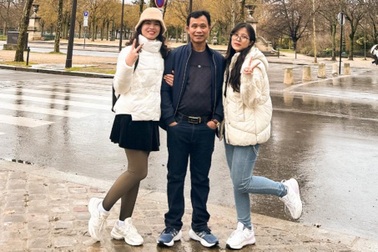 "Thợ săn học bổng" làm thêm kiếm 250 triệu đồng đưa bố mẹ du lịch châu Âu