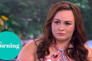 Chanelle Hayes chia sẻ chuyện bầu bí