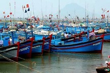 Tàu chở 15 ngư dân gặp nạn, mất liên lạc trên biển