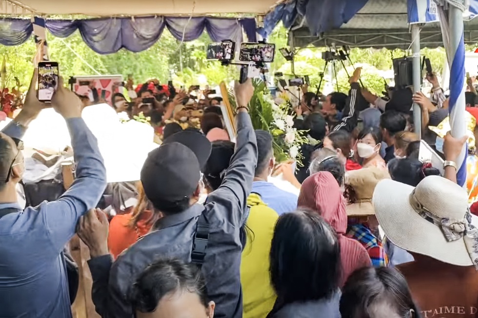 Góc khuất sau thu nhập trăm triệu đồng mỗi tháng của nghề làm YouTuber - 2 Góc khuất sau thu nhập trăm triệu đồng mỗi tháng của nghề làm YouTuber - 2