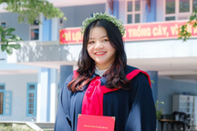 Nữ sinh Huế điểm 10 môn Văn viết 11 trang giấy thi trong 110 phút