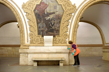 “Hơi thở” nước Nga bên trong ga tàu điện ngầm đẹp nhất thế giới