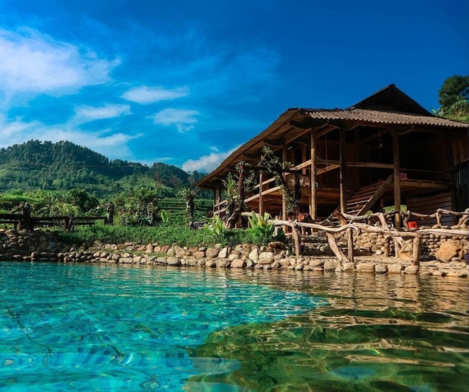 Thầy giáo bỏ nghề, cải tạo “vũng nước” ven nhà thành “tiểu Bali” thu chục triệu mỗi tháng - 4 Thầy giáo bỏ nghề, cải tạo “vũng nước” ven nhà thành “tiểu Bali” thu chục triệu mỗi tháng - 4