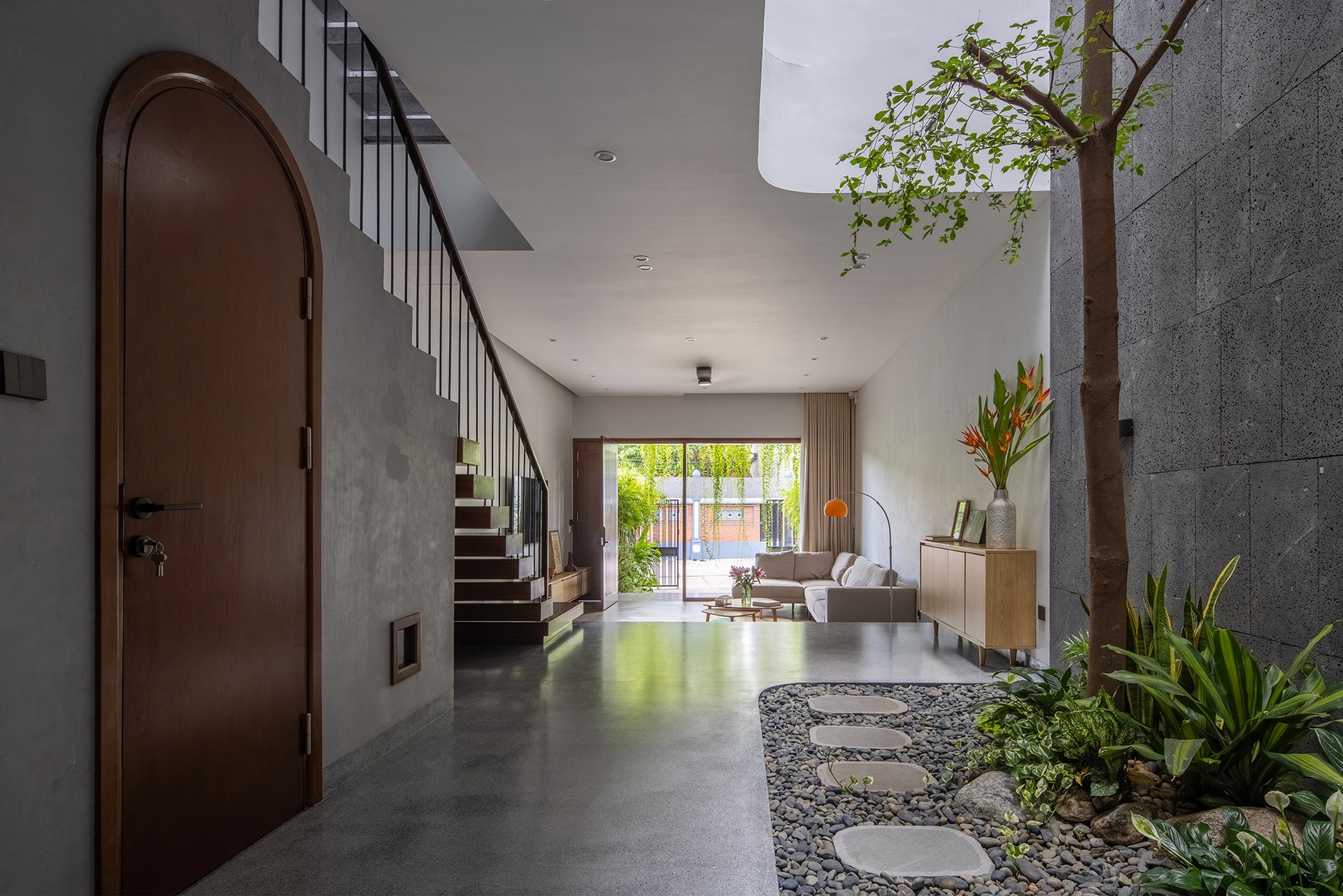 Ngôi nhà 2,4 tỷ đồng ở Quảng Ninh lấy cây xanh làm rào chắn - 4 Ngôi nhà 2,4 tỷ đồng ở Quảng Ninh lấy cây xanh làm rào chắn - 4