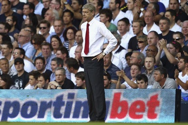 Jack Wilshere lên tiếng bảo vệ thầy Wenger