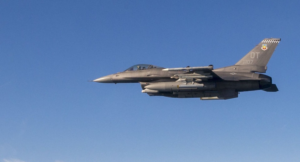 Video “chim ưng” F-16 Mỹ khai hỏa bắn rụng máy bay không người lái - 1 Video “chim ưng” F-16 Mỹ khai hỏa bắn rụng máy bay không người lái - 1