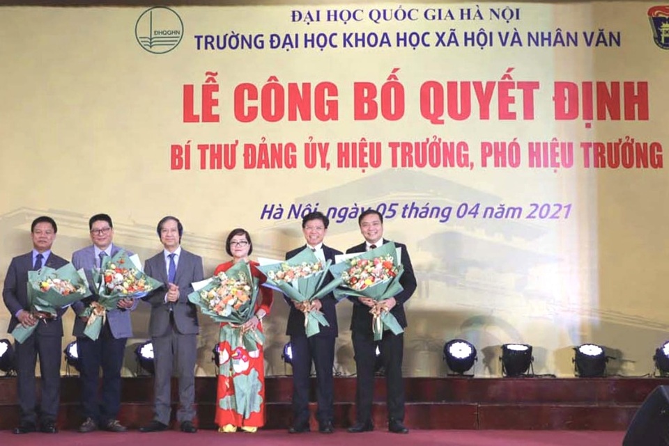 Bổ nhiệm các lãnh đạo mới trường ĐH Khoa học Xã hội Nhân văn - 1 Bổ nhiệm các lãnh đạo mới trường ĐH Khoa học Xã hội Nhân văn - 1