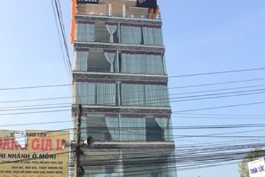 Bị người yêu bỏ, một thanh niên xả súng loạn xạ