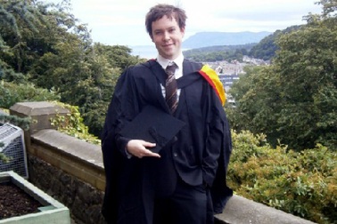 Tốt nghiệp đại học, đi làm… bù nhìn canh ruộng