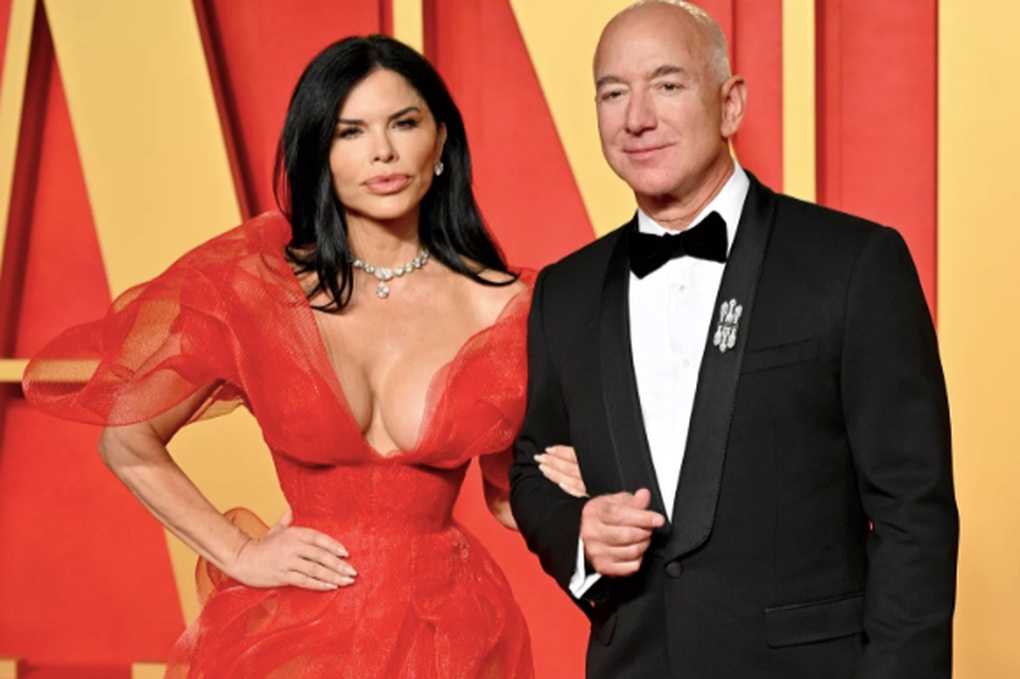Bật mí về hôn lễ xa hoa của tỷ phú Jeff Bezos và MC nóng bỏng trước giờ G - 1 Bật mí về hôn lễ xa hoa của tỷ phú Jeff Bezos và MC nóng bỏng trước giờ G - 1