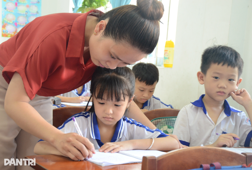 Sẽ sửa đổi, bổ sung quy định về tiền lương, phụ cấp cho giáo viên - 1 Sẽ sửa đổi, bổ sung quy định về tiền lương, phụ cấp cho giáo viên - 1