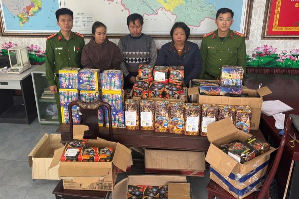 Triệt phá chợ ngầm giao dịch hơn 6 tấn pháo - 2