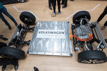 Nguy cơ sập nguồn cung pin xe chạy điện tại Mỹ