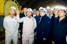 Thủ tướng: Sẽ có rất nhiều vị trí, cung đường đẹp trên cao tốc Bắc - Nam