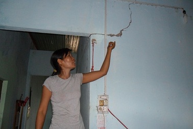 Dân “tố” đơn vị thi công nổ mìn làm hỏng nhà