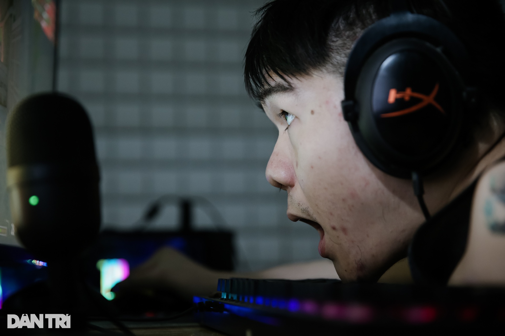 Độc đáo streamer chơi game xuất sắc bằng... cằm - 2 Độc đáo streamer chơi game xuất sắc bằng... cằm - 2