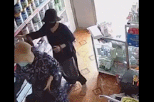 Clip "hai phụ nữ dàn cảnh để lấy trộm đồ" gây phẫn nộ tuần qua