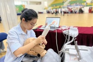 Học sinh lớp 12 băn khoăn: “Gia cảnh khó khăn có nên học y?”