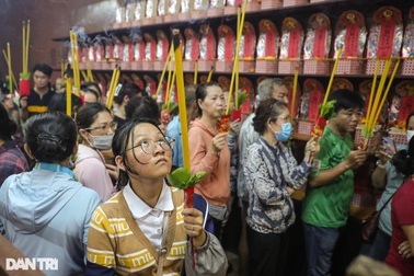 Lễ xá tội vong nhân của người Hoa trong tháng cô hồn tại TPHCM