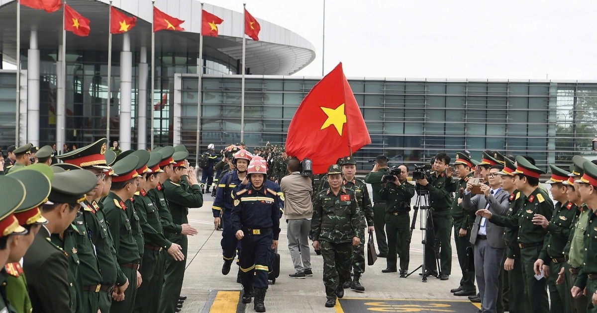 View - 80 quân nhân Việt Nam lên đường hỗ trợ cứu nạn động đất tại Myanmar | Báo Dân trí