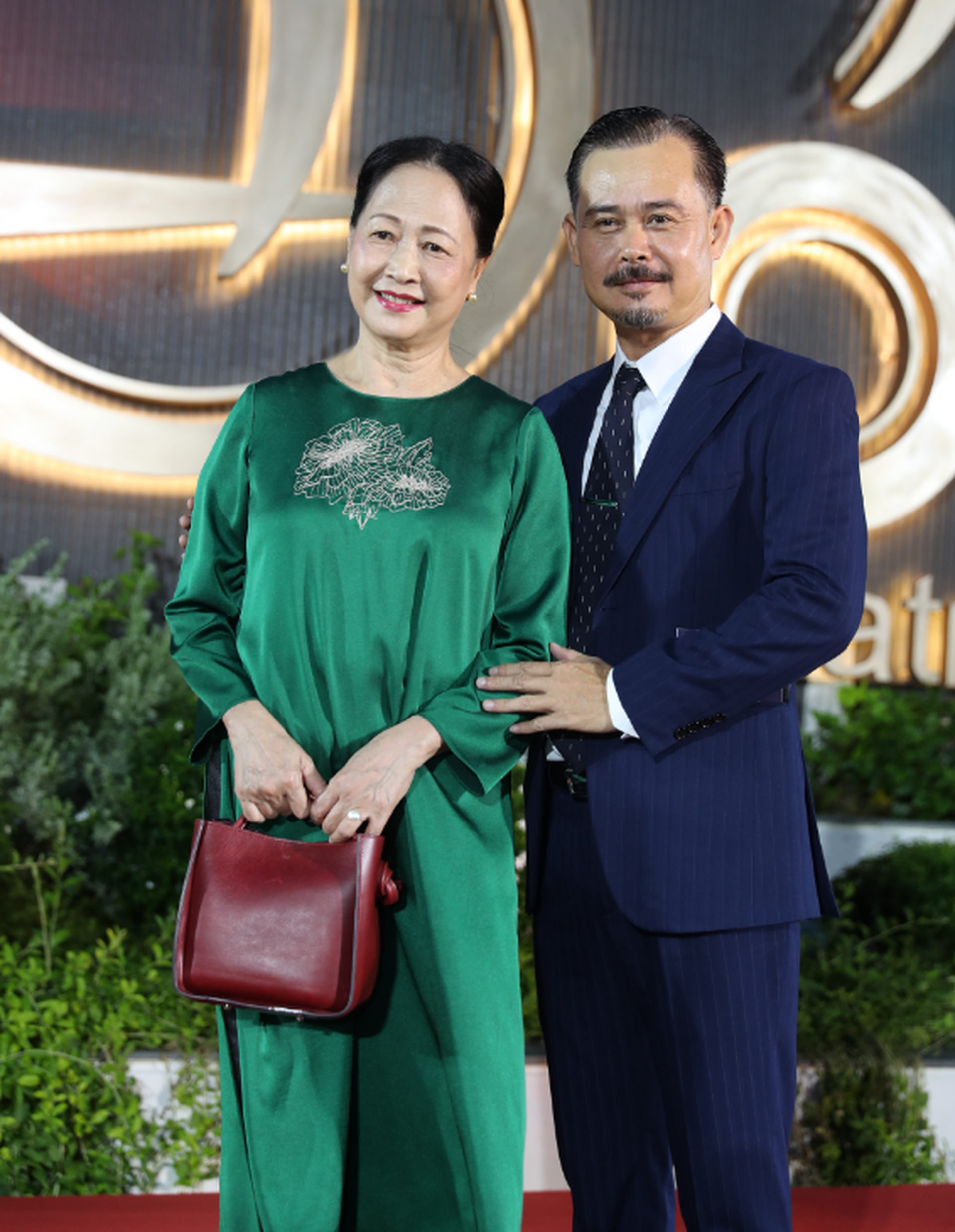 Phương Oanh tái xuất sau hôn lễ, cùng dàn sao đổ bộ thảm đỏ Cánh diều 2023 - 5 Phương Oanh tái xuất sau hôn lễ, cùng dàn sao đổ bộ thảm đỏ Cánh diều 2023 - 5