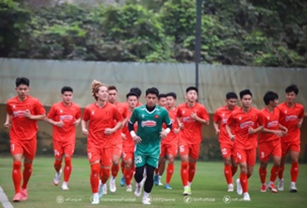 គ្រូបង្វឹក Kim Sang Sik ប្រកាសបញ្ជីឈ្មោះ U22 វៀតណាម រួមទាំងកីឡាករវៀតណាមក្រៅប្រទេសថ្មី - ១ HLV Kim Sang Sik công bố danh sách U22 Việt Nam, có tân binh Việt kiều - 1