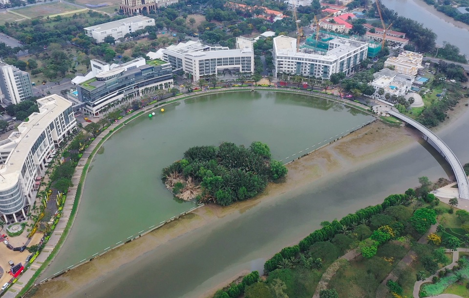 Đường hoa xuân Phú Mỹ Hưng.jpg Đường hoa xuân Phú Mỹ Hưng.jpg