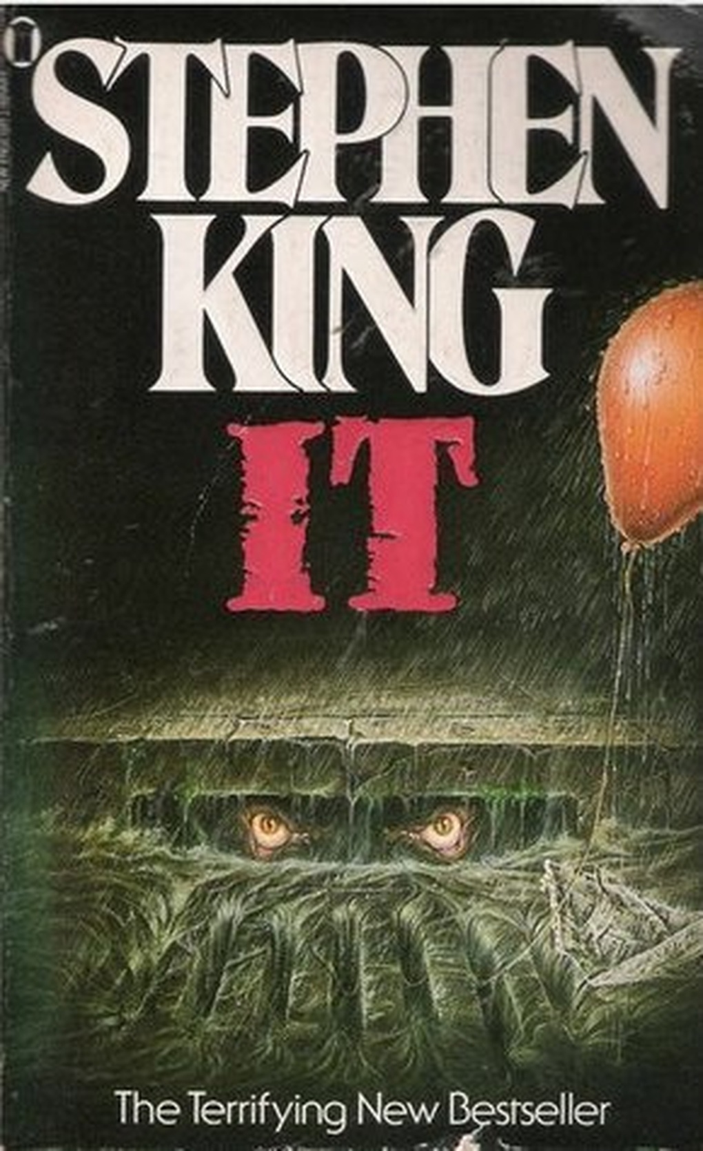 Оно читать. Оно Стивен Кинг 1986. Оно Стивен Кинг 1990 видеокассета. It. King Stephen книга. King books Стивен Кинг.