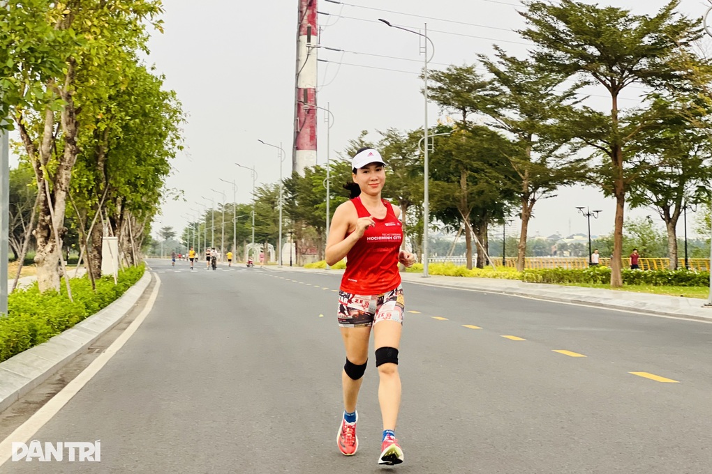 Nhiều người tố bị vỗ mông, đánh vào đầu khi chạy bộ sớm ở TPHCM - 5 Nhiều người tố bị vỗ mông, đánh vào đầu khi chạy bộ sớm ở TPHCM - 5