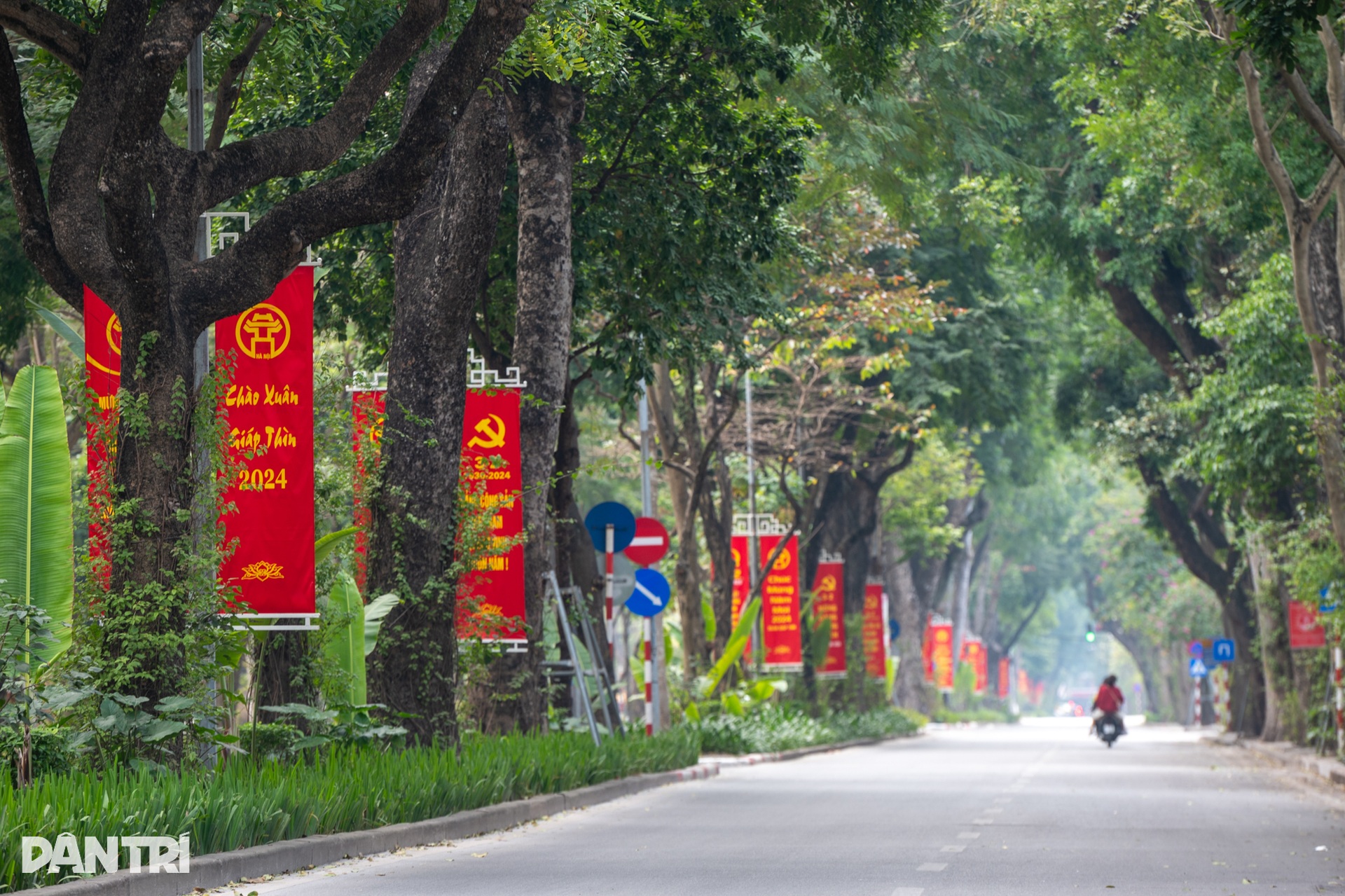 Hà Nội: Đường phố thênh thang ngày mùng một Tết - 10 Hà Nội: Đường phố thênh thang ngày mùng một Tết - 10