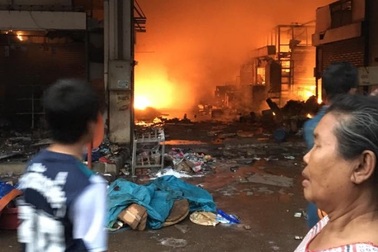 Cháy lớn tại chợ của người Việt tại Lào