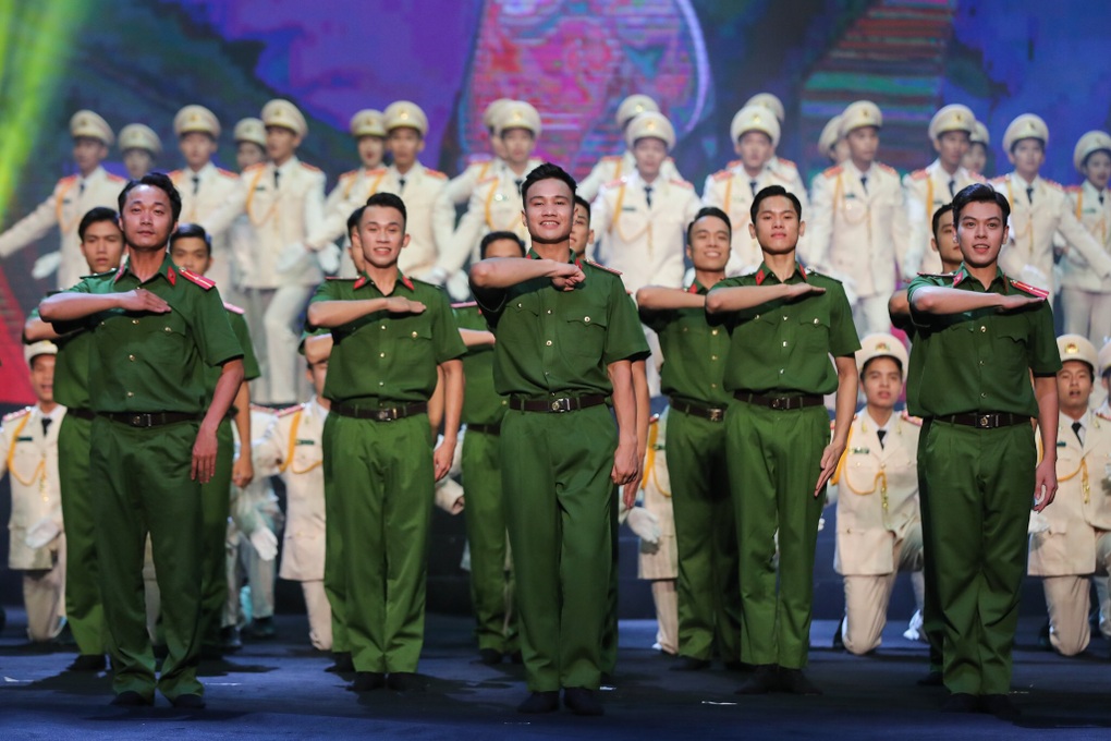 Chương trình nghệ thuật 60 năm vang mãi bản hùng ca - 2 Chương trình nghệ thuật 60 năm vang mãi bản hùng ca - 2