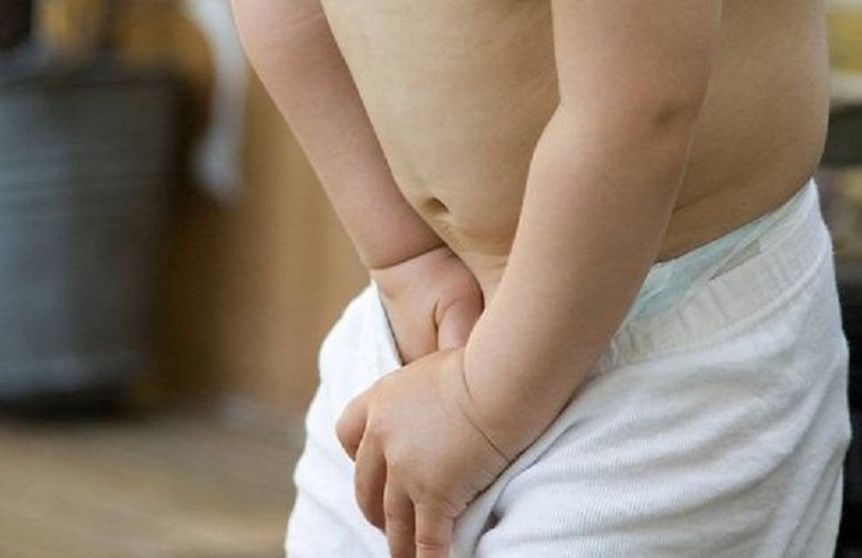 Cha mẹ tá hỏa vì của quý bé trai 2 tuổi bỗng nhiên mất đạn - 1 Cha mẹ tá hỏa vì của quý bé trai 2 tuổi bỗng nhiên mất đạn - 1