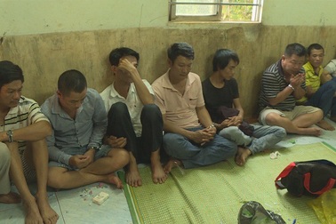 Bắt quả tang 14 đối tượng chuyên đánh xóc đĩa