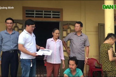 Người mẹ già nuôi 2 con tâm thần được ủng hộ gần 50 triệu đồng