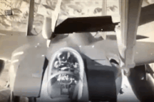 Tiêm kích F-15E Mỹ va chạm với máy bay tiếp dầu trên không