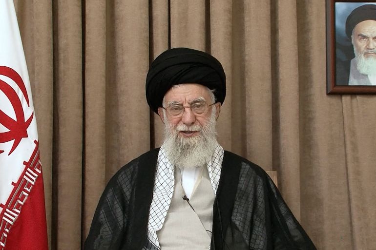Lãnh tụ Iran cảnh báo Tổng thống Trump: Tehran không bao giờ đầu hàng - 1