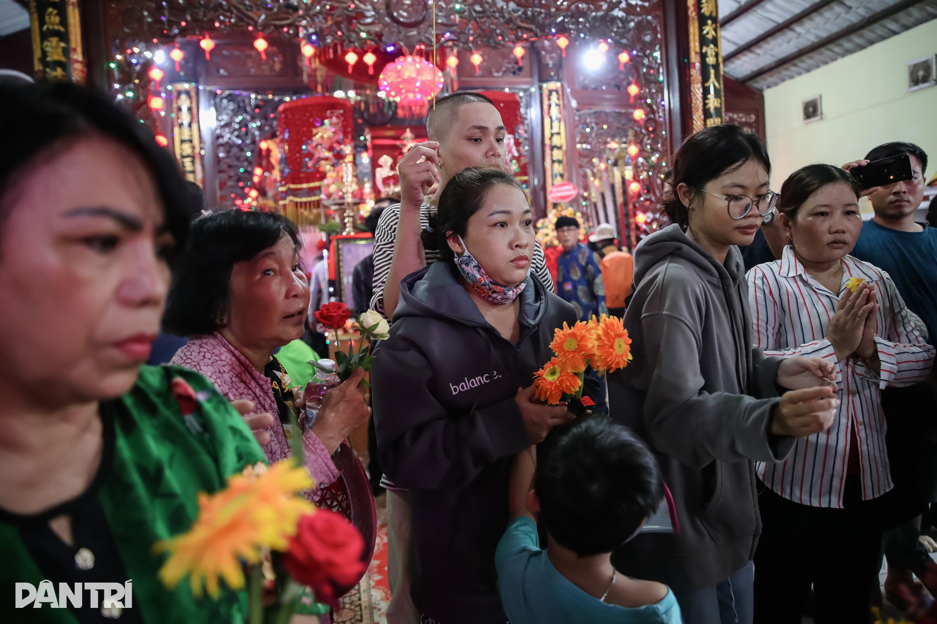 Hàng nghìn người dân đổ ra đường đón đoàn rước Nghinh Ông - 13 Hàng nghìn người dân đổ ra đường đón đoàn rước Nghinh Ông - 13