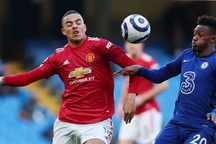 Man Utd mất oan một quả phạt đền trước Chelsea?