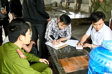 Bắt quả tang cơ sở giết mổ gia súc gia cầm chế biến mỡ bẩn