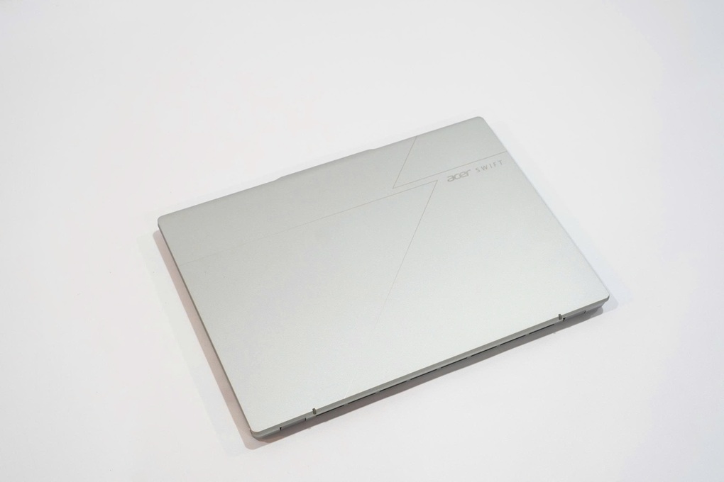 Acer Swift Go 14 AI 2025 - エレガントなデザインと卓越したパフォーマンス - 2 Acer Swift Go 14 AI 2025 - Thiết kế thanh lịch và hiệu năng vượt trội - 2