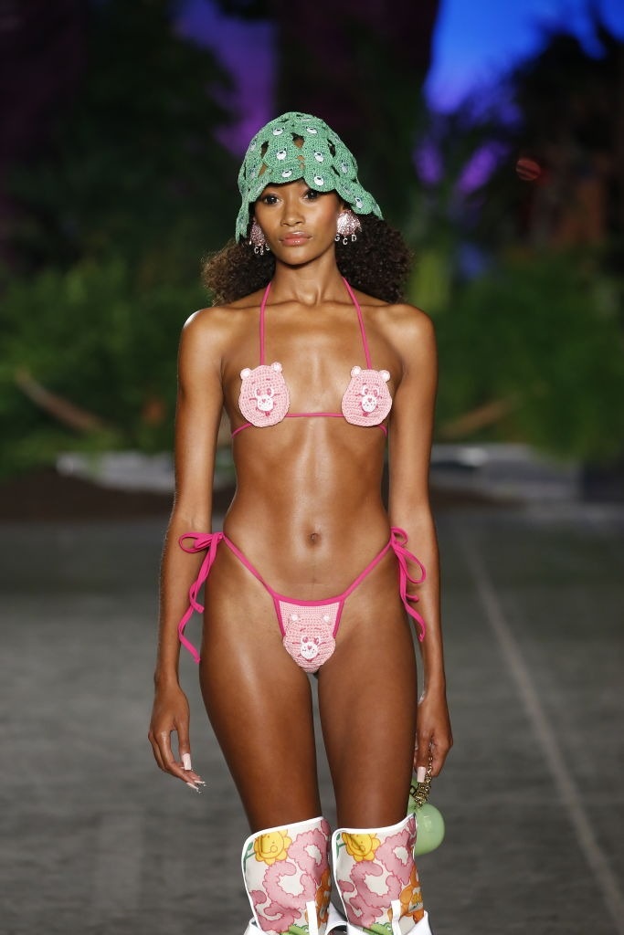 Bikini siêu nhỏ khoe trọn vóc dáng gây sốt trong mùa hè năm nay - 10
