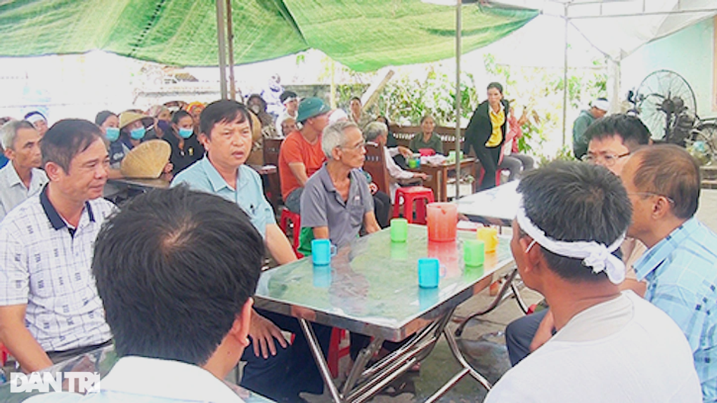 Bố mẹ bị ô tô tông chết, 3 con thơ mồ côi sống với bà hơn 80 tuổi - 7 Bố mẹ bị ô tô tông chết, 3 con thơ mồ côi sống với bà hơn 80 tuổi - 7