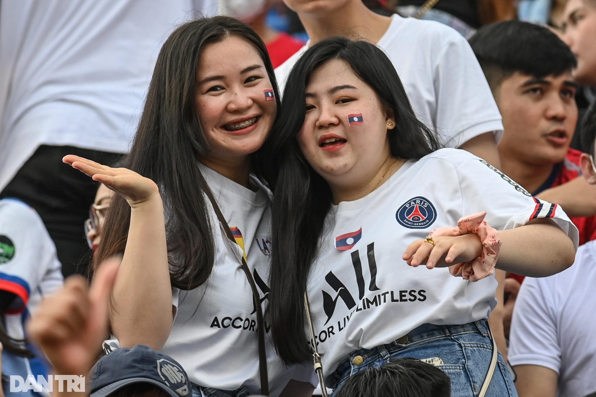 Được CĐV Việt Nam tiếp sức, U23 Lào biến Thiên Trường trở thành sân nhà - 5 Được CĐV Việt Nam tiếp sức, U23 Lào biến Thiên Trường trở thành sân nhà - 5