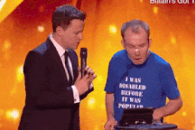 Tình huống nhạy cảm khi MC đưa mic cho thí sinh... không nói được